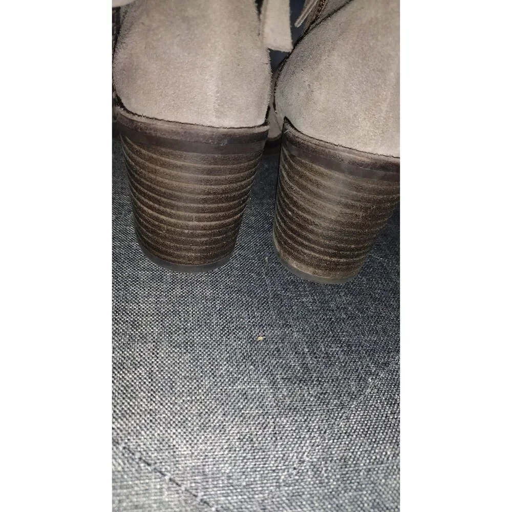UGG Suede Ankle Booties Women’s Size 7 Beige Tan Side Zip Heeled Boots